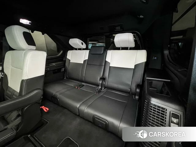 Toyota Sequoia 2024 Темно-серый из Китая