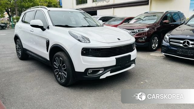 Lynk 01 2020 Белый из Китая