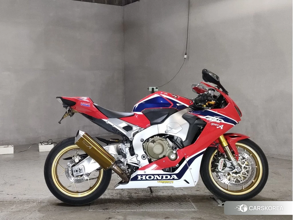 Проданный Honda CBR1000RR 2017 из Японии, фото 2