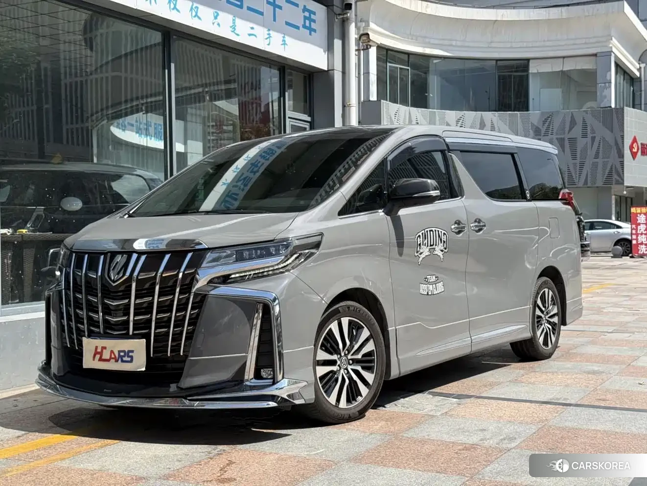 Toyota Elfa 2019 Silver/gray из Китая