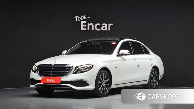 Mercedes-Benz E-Class W213 2019 Белый из Кореи