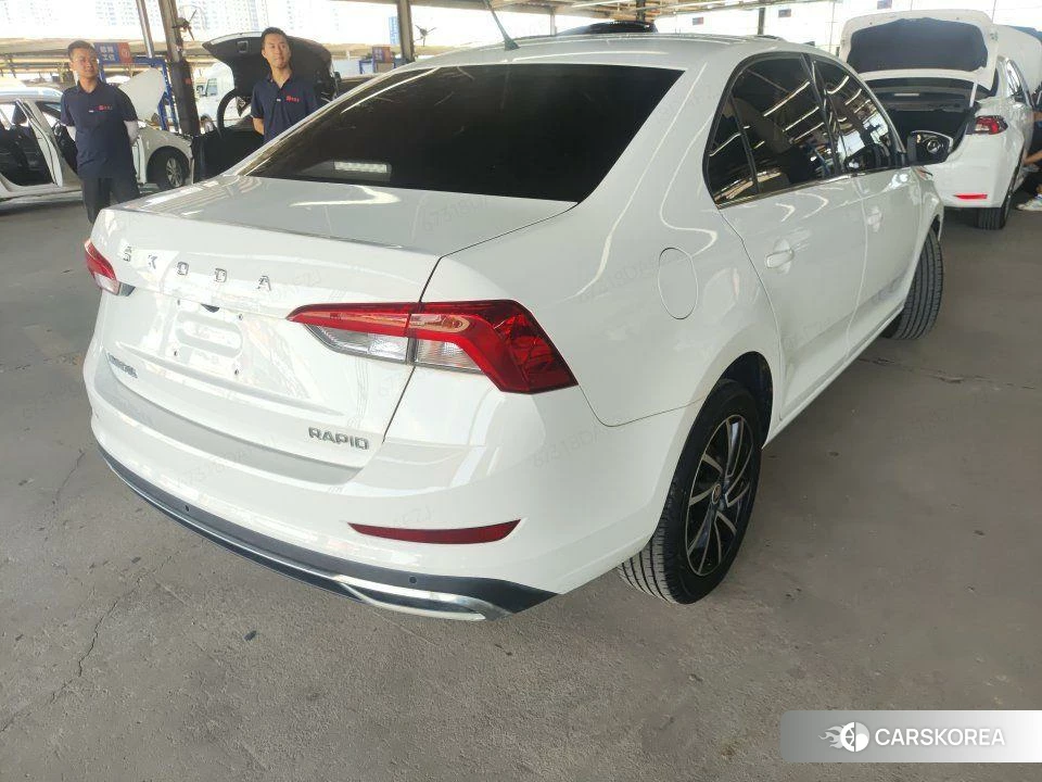 Skoda Xin Rui 2022 Белый из Китая