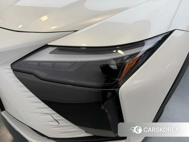 Lexus RZ 2023 Белый из Китая