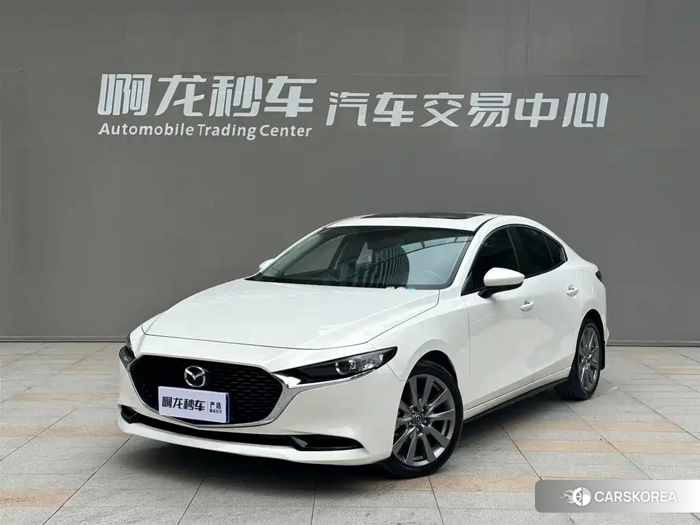 Mazda 3 2022 Белый из Китая