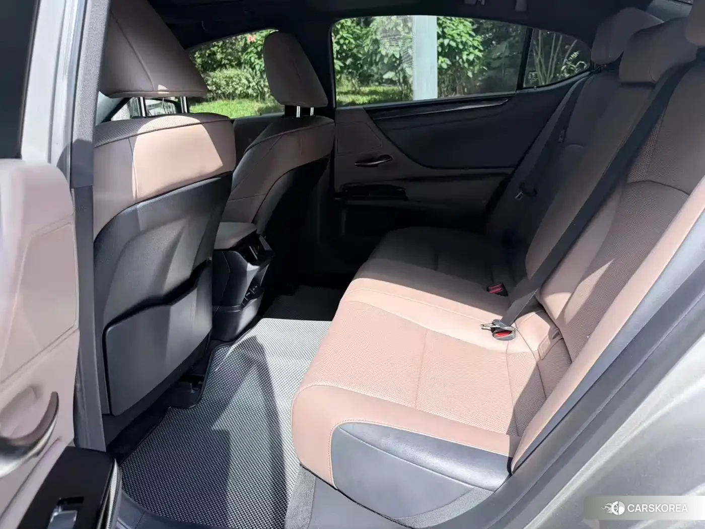 Lexus ES 2022 Silver/gray из Китая
