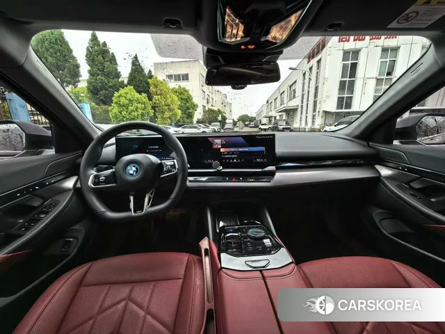 BMW i5 2025 Черный из Китая