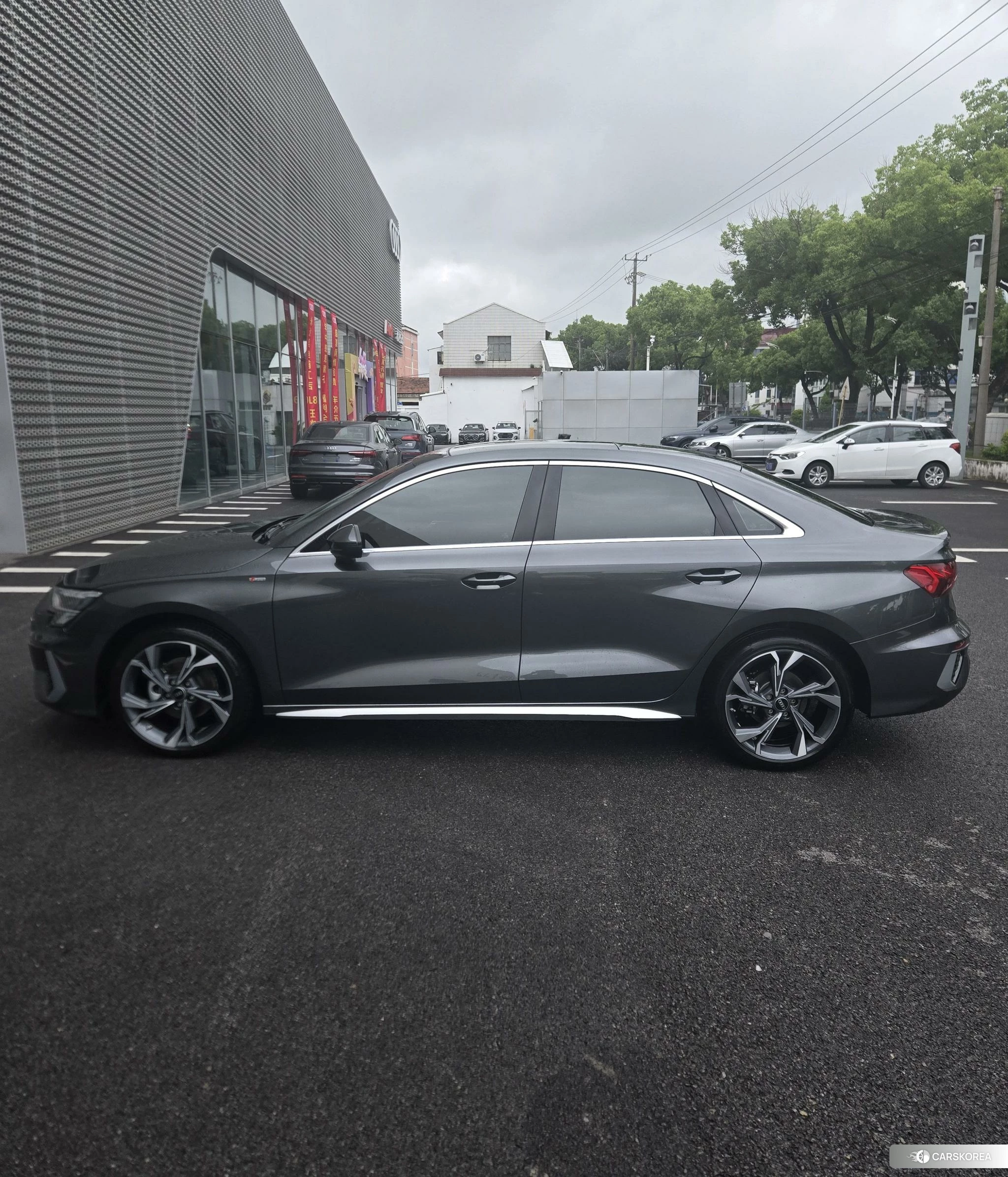 Audi A3 2023 Темно-серый из Китая