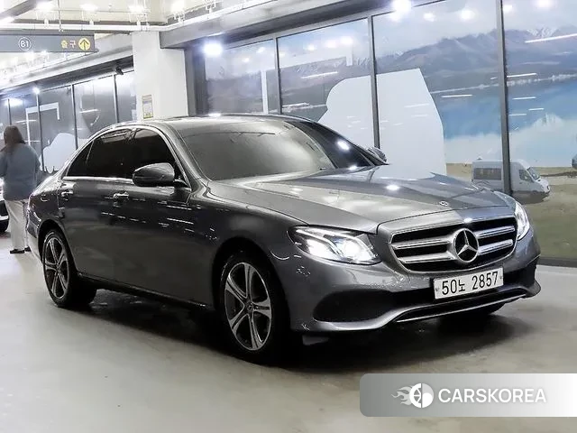 Mercedes-Benz E-Class W213 2018 Серый из Кореи