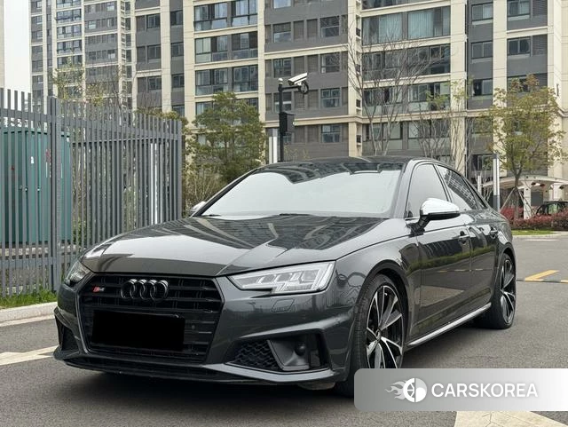 Audi S4 2019 Темно-серый из Китая