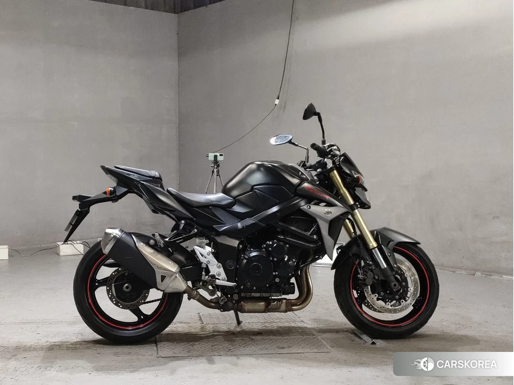 Проданный Suzuki GSR750 2013 из Японии, фото 2