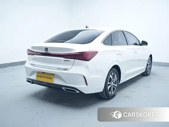 Chang'an Yidong 2025 Белый из Китая