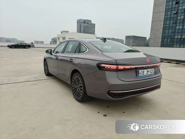 Volkswagen Passat 2024 Темно-серый из Китая