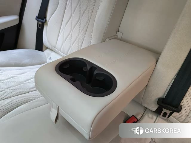 Roewe D7 DMH 2023 Серебристо-серый из Китая