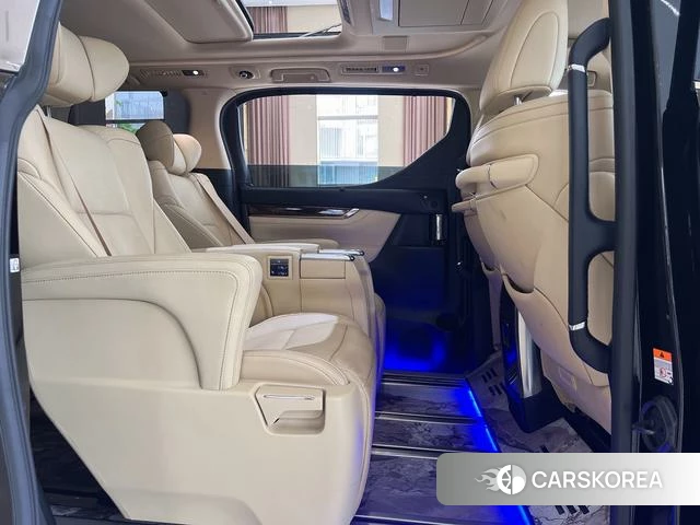 Toyota Elfa 2023 Черный из Китая