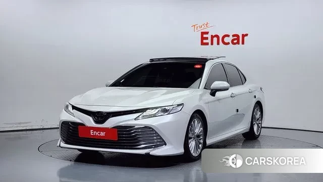 Toyota Camry (XV70) 2018 Белый из Кореи