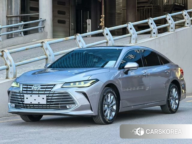 Toyota Asian dragon 2025 Серебристо-серый из Китая