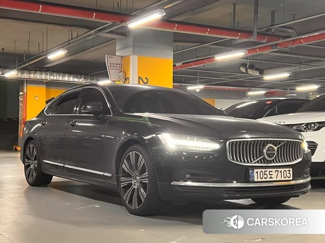 Volvo S90 2022 Черный из Кореи