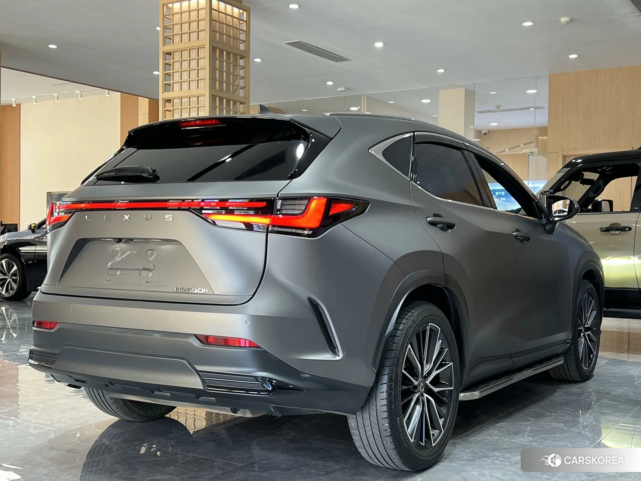 Lexus NX 2021 Серебристо-серый из Китая