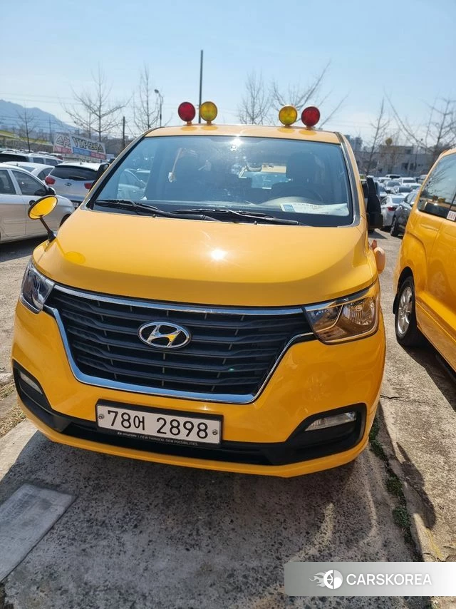 Hyundai The New Grand Starex 2019 Желтый из Кореи