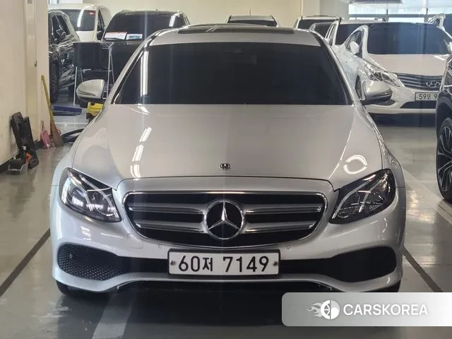 Mercedes-Benz E-Class W213 2018 Серебряный из Кореи