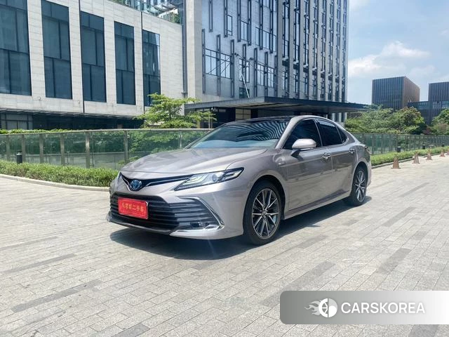 Toyota Camry 2023 Серебристо-серый из Китая