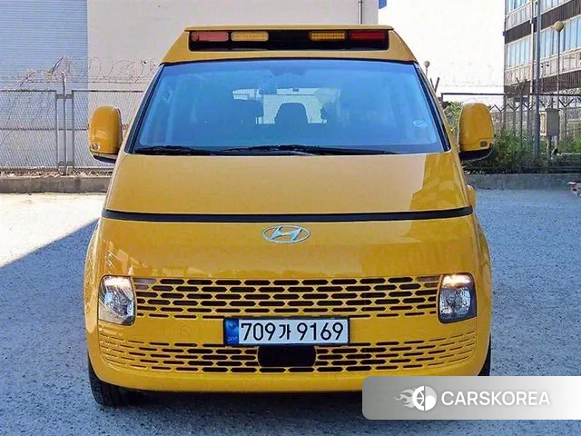 Hyundai Staria 2023 Желтый из Кореи