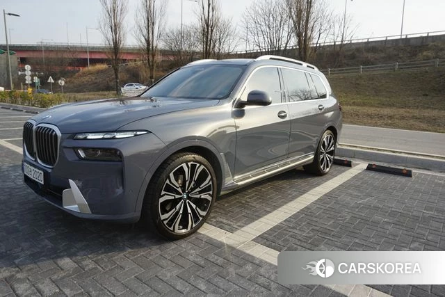 BMW X7 (G07) 2023 Серый из Кореи