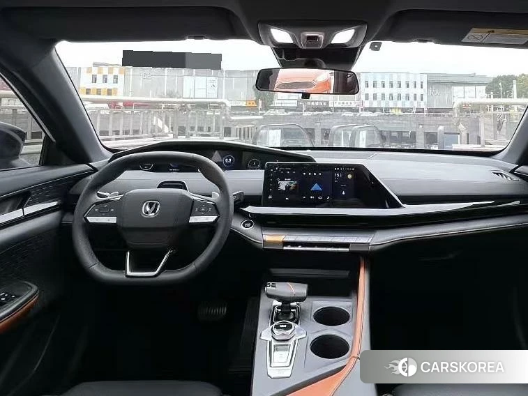 Chang'an UNI-V 2022 Белый из Китая