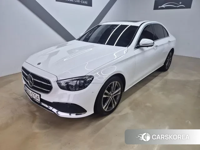 Mercedes-Benz E-Class W213 2021 Белый из Кореи
