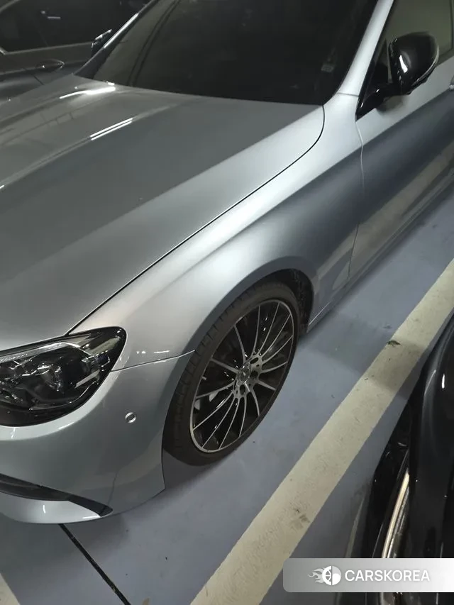 Mercedes-Benz E-Class W213 2023 Светло-серебряный цвет из Кореи