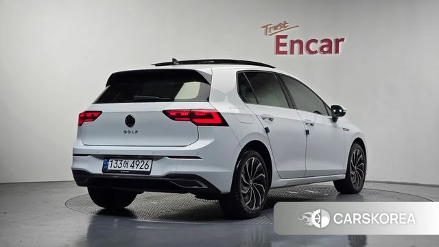 Volkswagen Golf 8th Generation 2023 Белый из Кореи