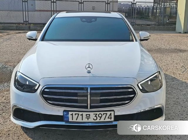 Mercedes-Benz E-Class W213 2023 Белый из Кореи