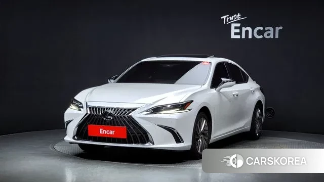 Lexus ES300h 7th generation 2023 Белый из Кореи