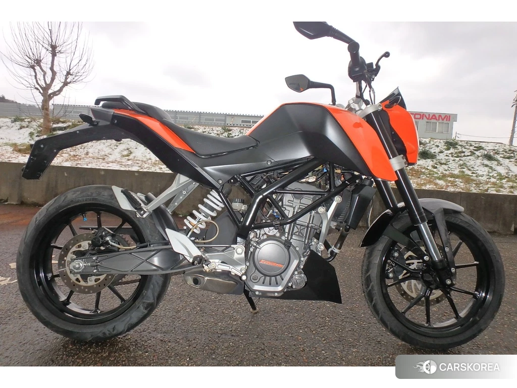 Проданный KTM 125 DUKE 2011 из Японии, фото 2