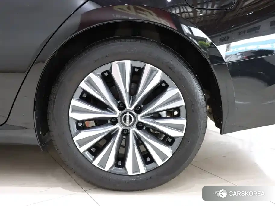 Nissan Altima 2024 Черный из Китая