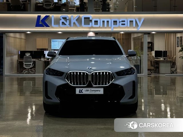 BMW X6 (G06) 2026 Светло-серебряный цвет из Кореи
