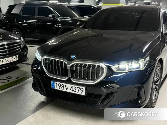BMW 5 Series (G60) 2024 Черный из Кореи
