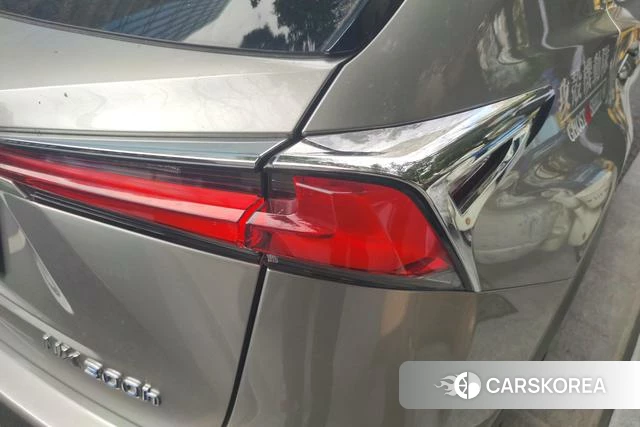 Lexus NX 2018 Серебристо-серый из Китая