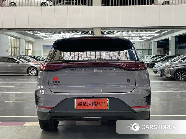 BYD Tang DM 2025 Серебристо-серый из Китая