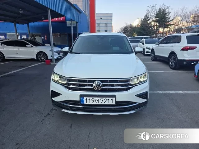 Volkswagen Tiguan second Generation 2023 Белый из Кореи