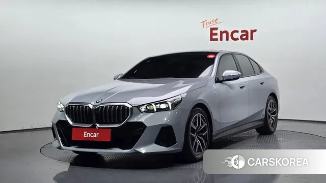 BMW 5 Series (G60) 2024 Цвет галактики из Кореи