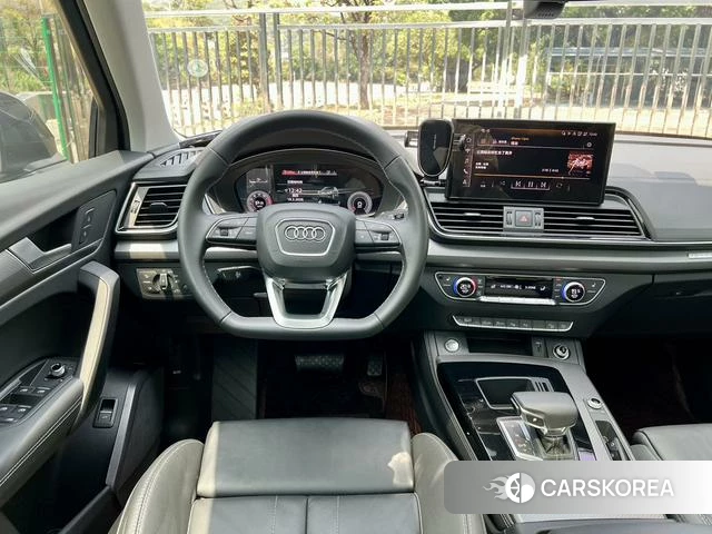 Audi Q5L 2022 Темно-серый из Китая