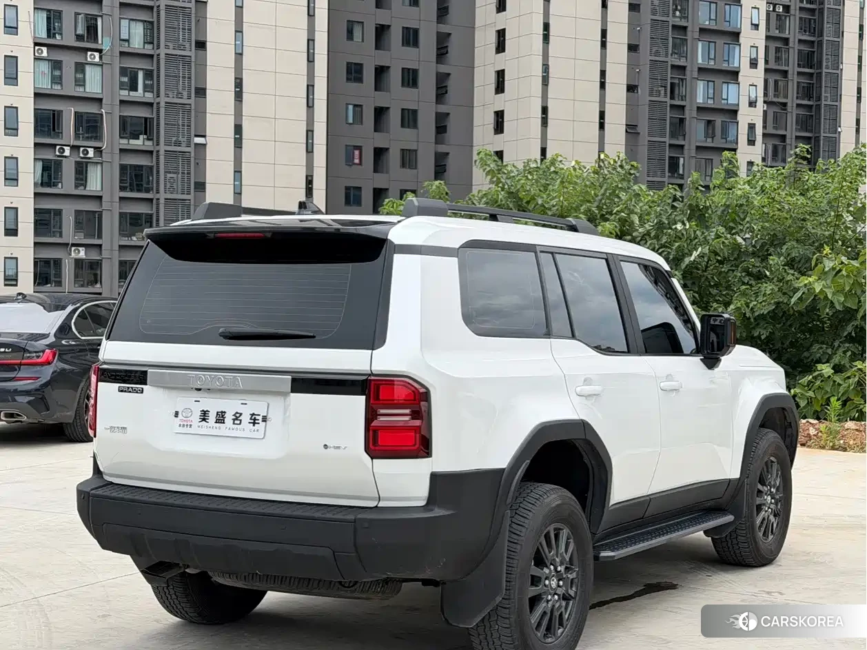 Toyota Prado 2024 Белый из Китая, фото 2