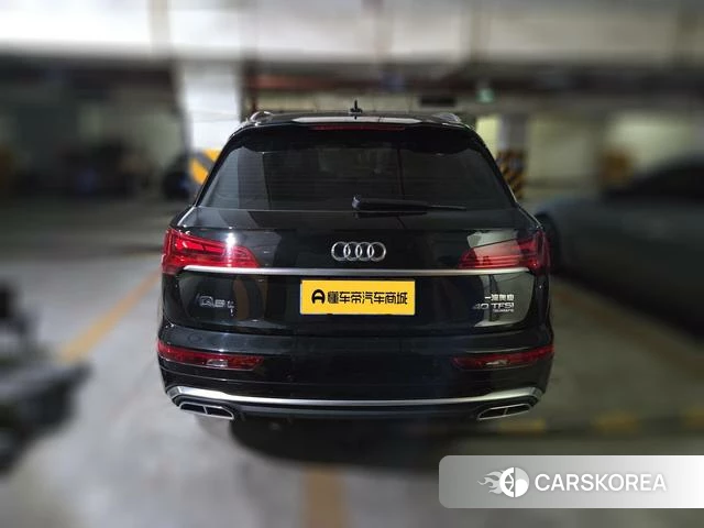 Audi Q5L 2021 Черный из Китая