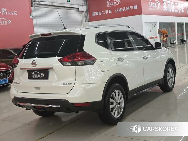 Nissan Qijun 2021 Белый из Китая