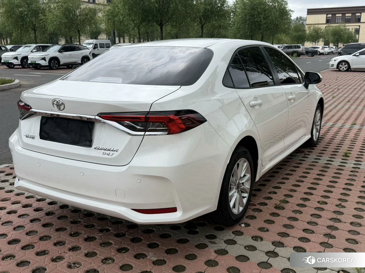 Toyota Corolla 2023 Белый из Китая