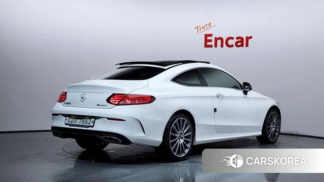Mercedes-Benz C-Class W205 2019 Белый из Кореи