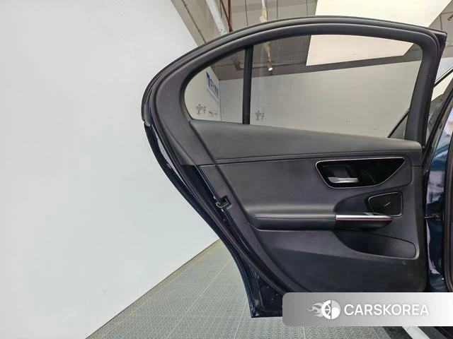 Mercedes-Benz Class C 2023 Зеленый из Китая
