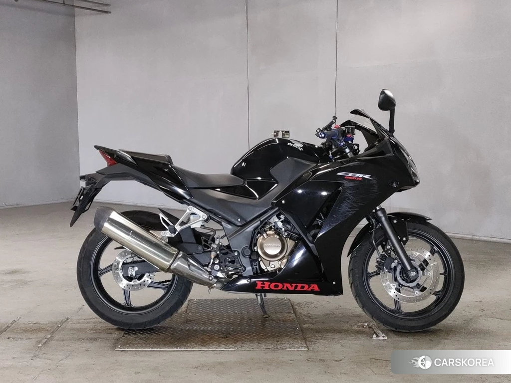 Проданный Honda CBR250R 2017 из Японии