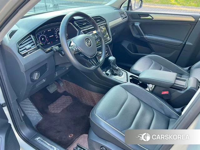 Volkswagen Tiguan L PHEV 2021 Шампань из Китая